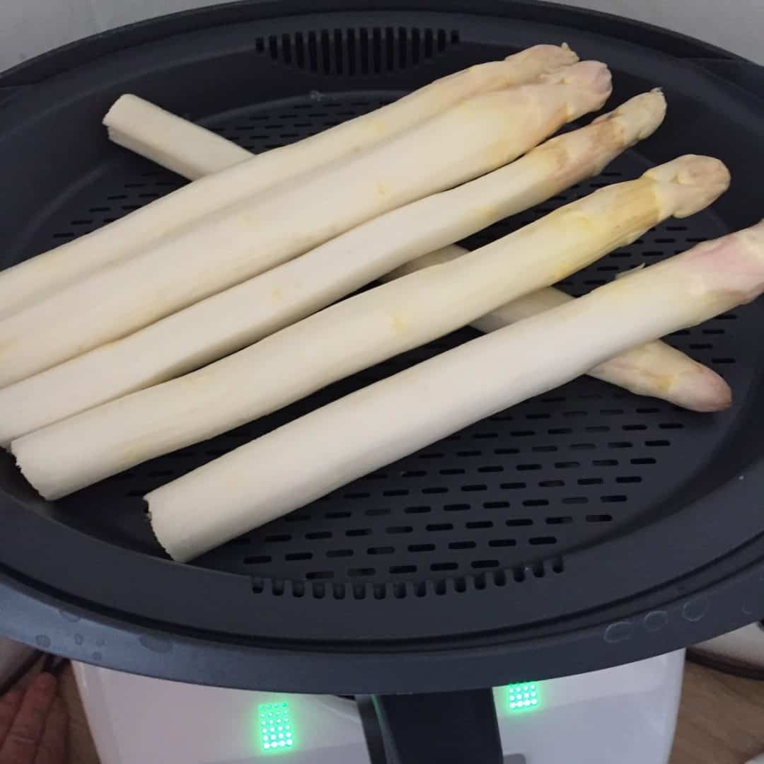 Spargel mit Zucchinisoße – Rezept für den Thermomix®