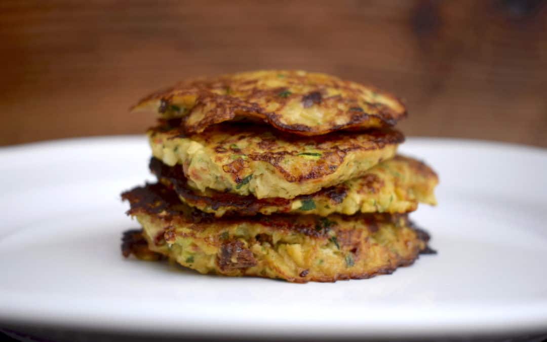 Zucchinitaler mit Kräutern und Ricotta