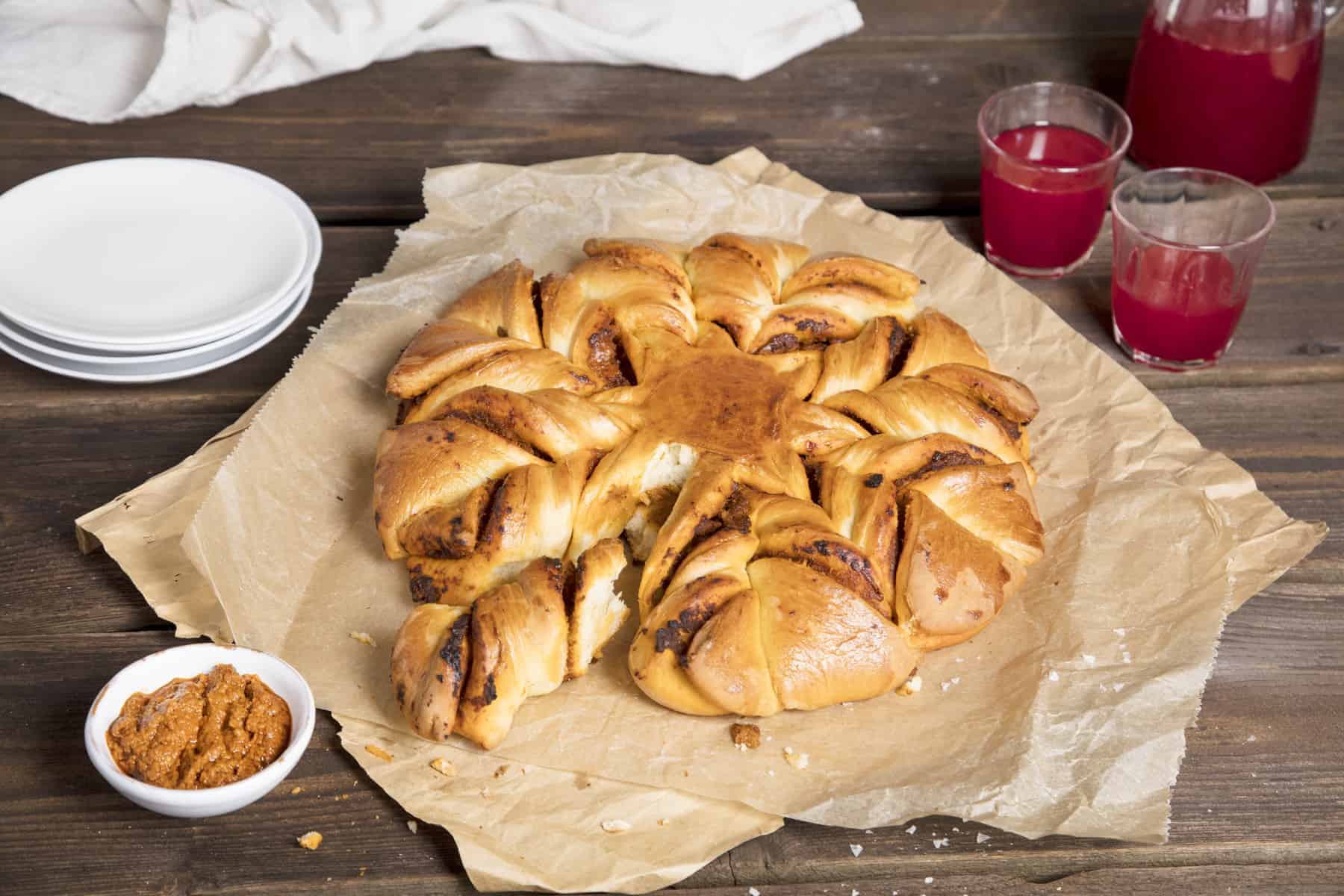 Würzige Brotblume mit Pesto