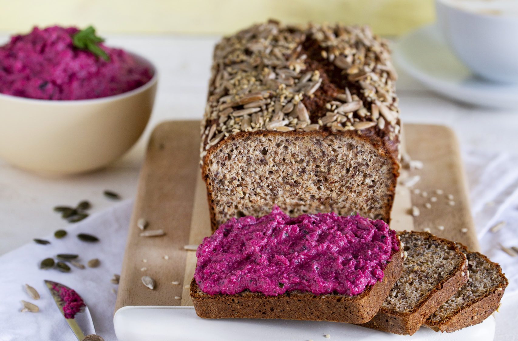 Eiweißbrot mit Rote-Bete-Creme mit dem Thermomix® – Foto: Kathrin Knoll