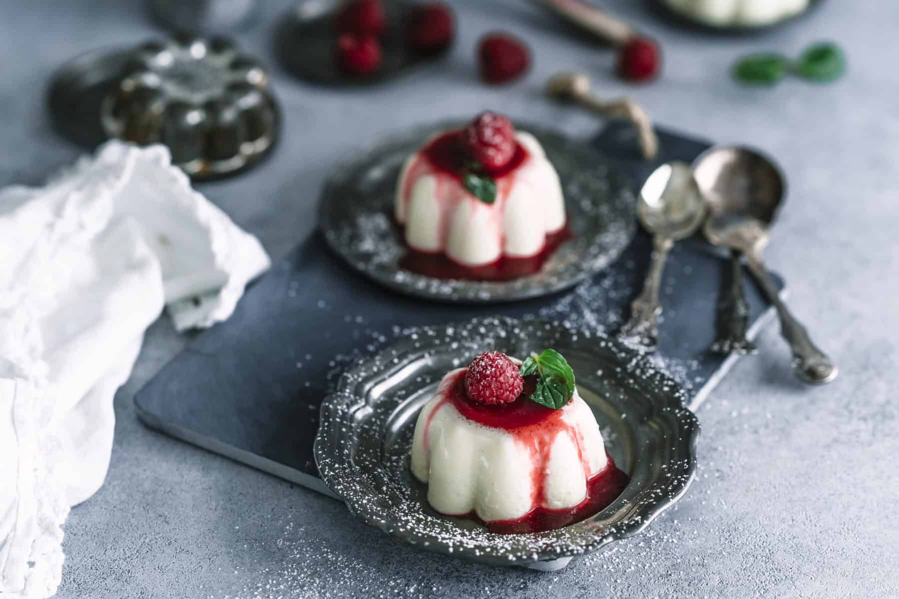 Pannacotta mit Himbeersoße – Rezept für den Thermomix®